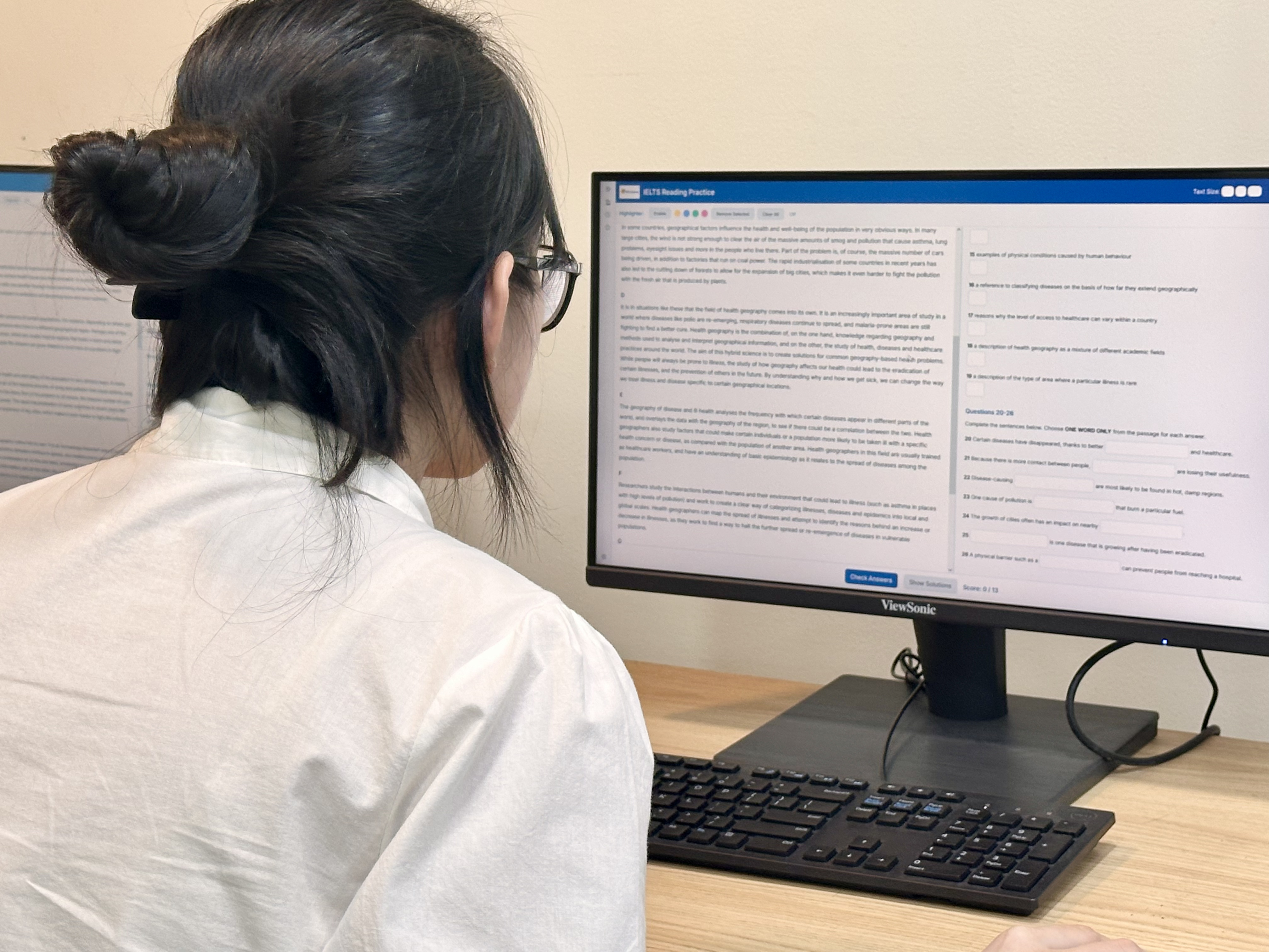 Giao diện thi trên máy